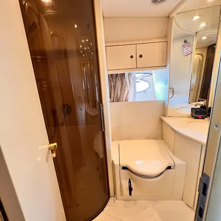Exclusive 2 بوتيل Çeşme