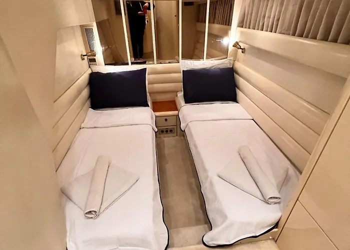 Ботель Exclusive 2 Кешме