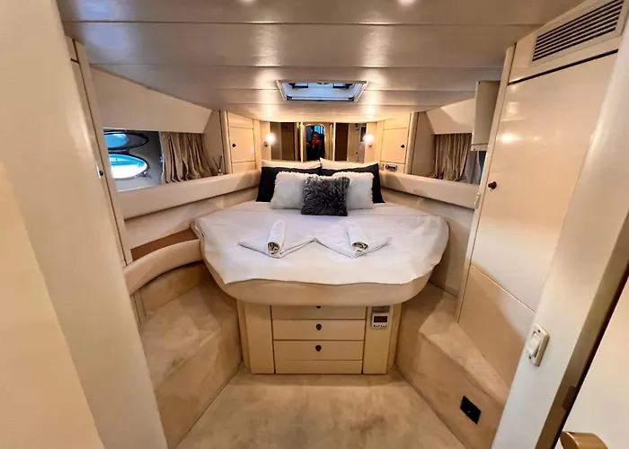 Ботель Exclusive 2 *