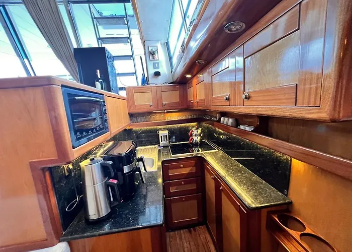 Ботель Exclusive 2