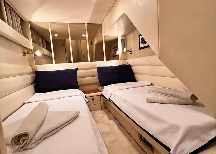 Ботель Exclusive 2 *